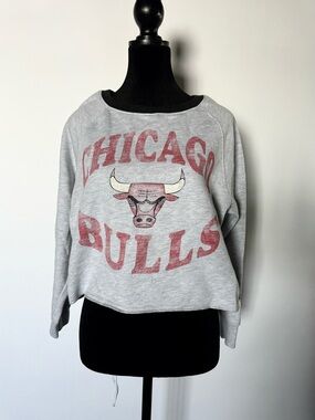 47 Chicago Bulls Crew Neck Cropped Sweatshirt Size S